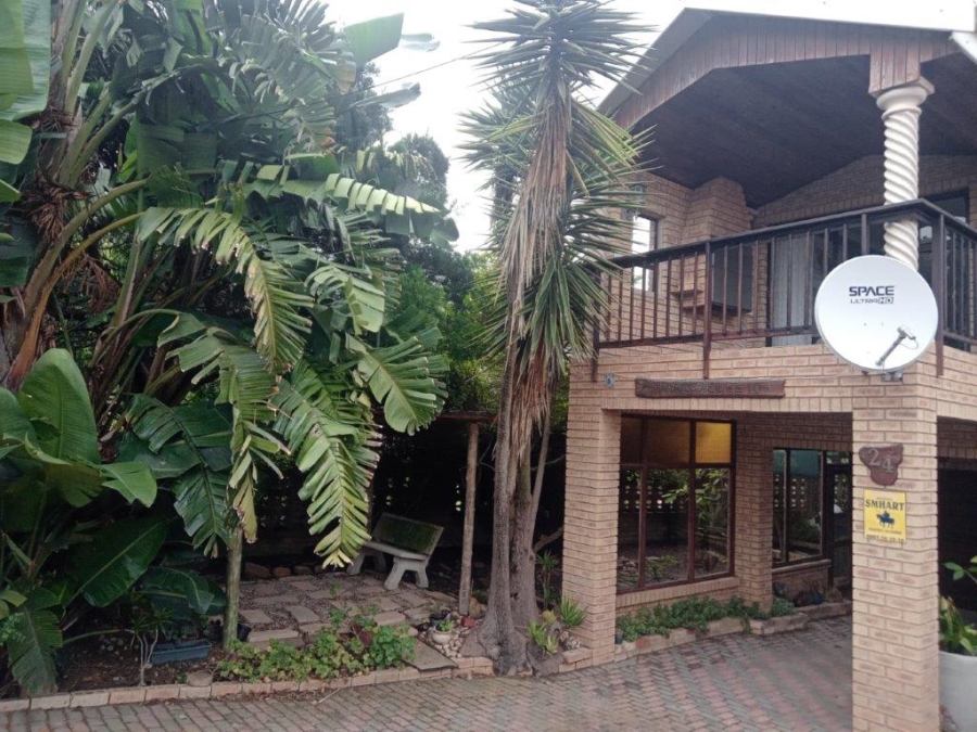 6 Bedroom Property for Sale in Paradise Beach Eastern Cape